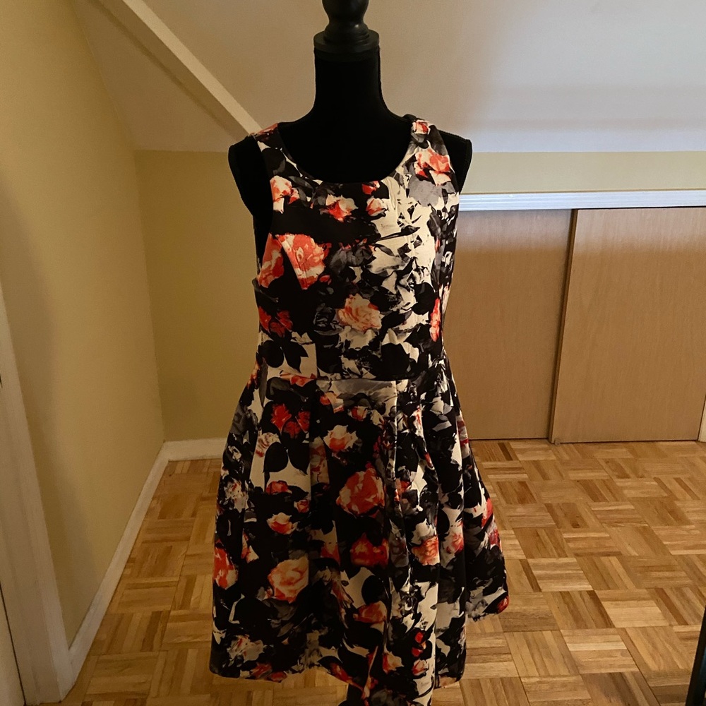 Dress - Picture 2 of 3